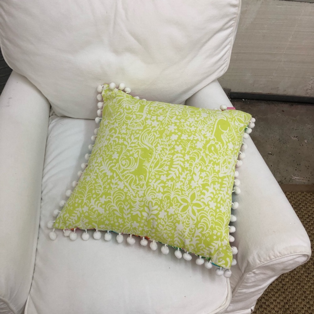 Lillie for Target indoor/Outdoor pillows - Picture 4 of 8